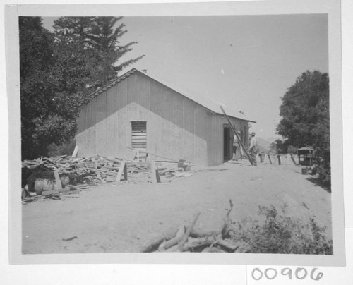 Unidentified shed or workshop on Mount Wilson