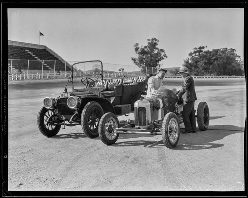 Race car driver Barney Oldfield at Legion Ascot Speedway, Los Angeles