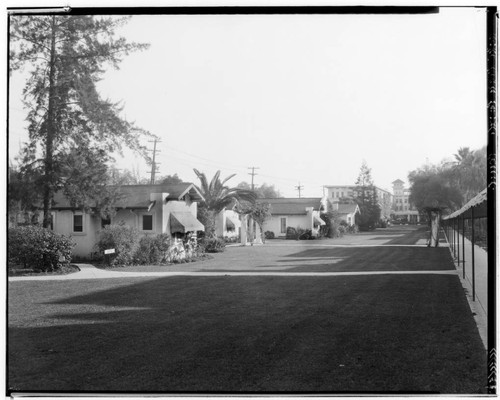 Maryland Hotel bungalow court, 411 East Colorado, Pasadena. 1925