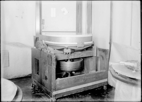 A part of a glass grinding machine for the 60-inch telescope mirror