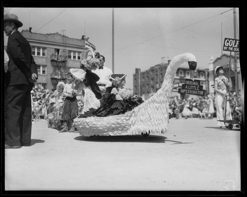 Little Impersonator float in the Ocean Park Baby Parade