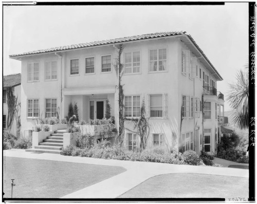 Vista Del Arroyo Hotel bungalow, 125 South Grand, Pasadena. 1926