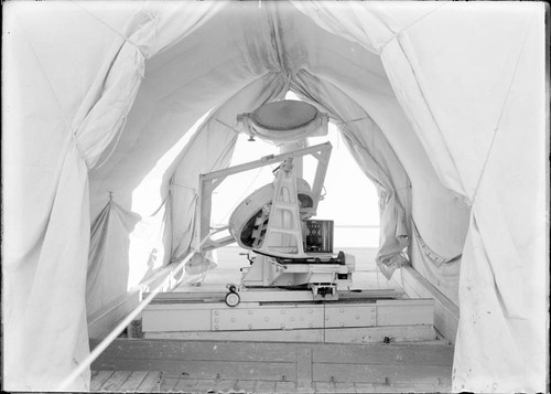 Coelostat of the Snow telescope, inside shelter, Mount Wilson Observatory