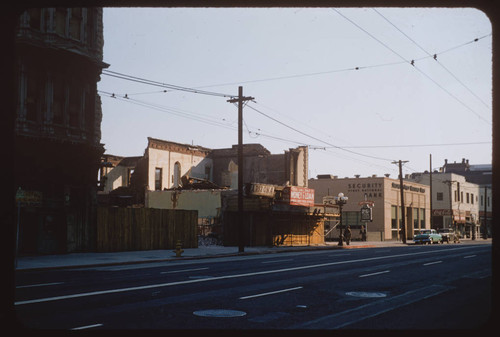 North Main Street block just south of the 101 Freeway