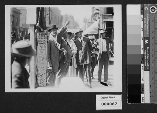 Harrison Gray Otis gesturing to crowd near Los Angeles Times bombing ruins