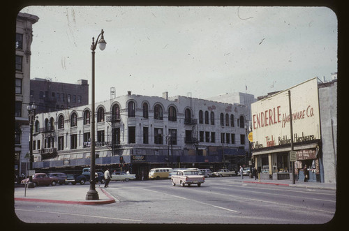 3rd and Main Streets, old building being cut to one story