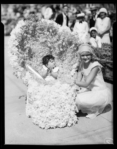 Baby buggy float in the Ocean Park Baby Parade