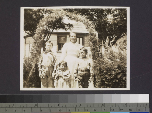 Victoria and children