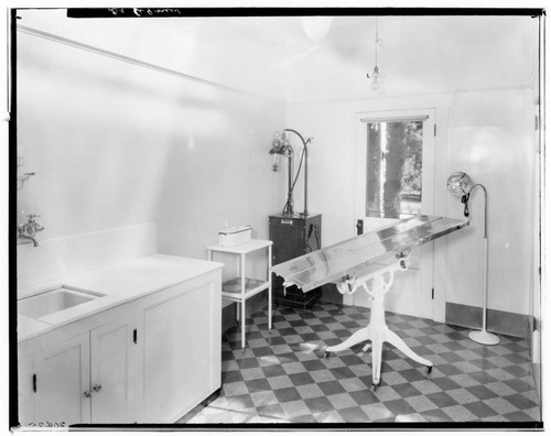 Small Animal Hospital treatment room, 74 North Daisy, Pasadena. 1927