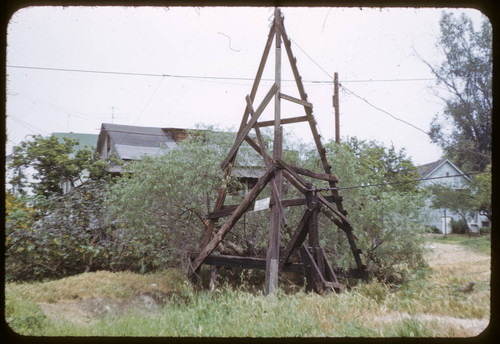 Temple Street derrick