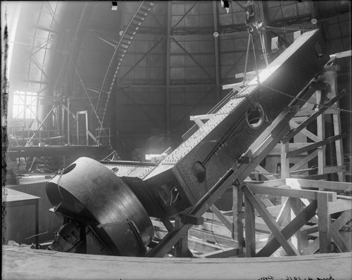 Installation of the East girder of the 100-inch telescope fork, Mount Wilson Observatory