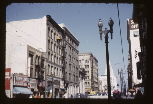 Buildings to be wrecked for Farmers & Merchants National Bank garage