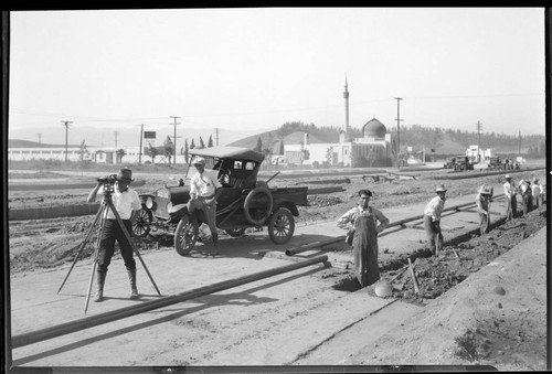 Laying gas lines, Southern California Gas Company, Woodland Hills, Los Angeles. 1924