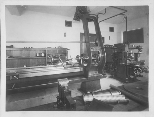 Ruling engine in Mount Wilson Observatory's Pasadena optical laboratory