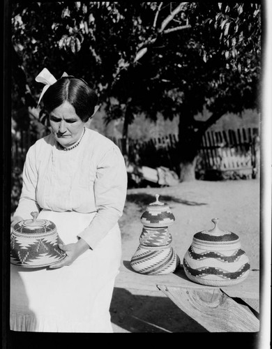 Elizabeth Hickox, a fine basketmaker, and her work