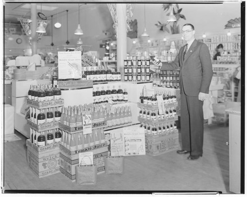 Model Grocery Company Welch's juice display, 60 West Colorado, Pasadena. 1939