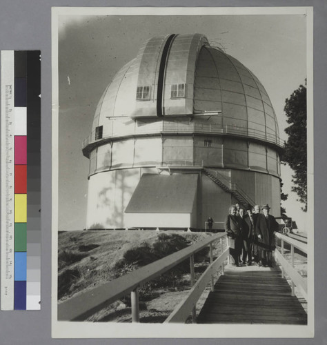 Edwin Powell Hubble, Albert Einstein and others standing in front of the Mount Wilson Observatory