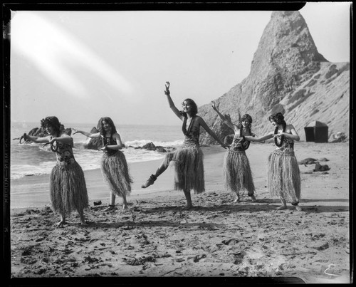 Castle Rock hula dancers, Santa Monica