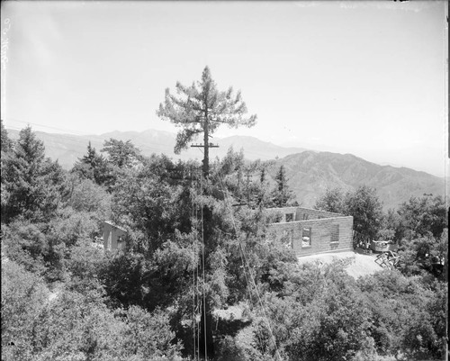 Mount Wilson physical laboratory under construction