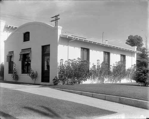 Exterior view of the Mount Wilson Observatory Pasadena laboratory and offices