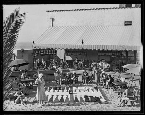 Giant backgammon game, Santa Monica