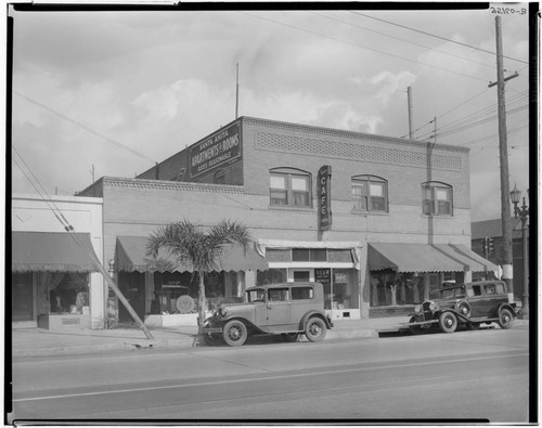 Santa Anita Apartments, 25 North Santa Anita, Pasadena. 1935