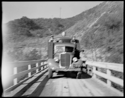 Transportation of an aluminizing tank by truck to Mount Wilson Observatory