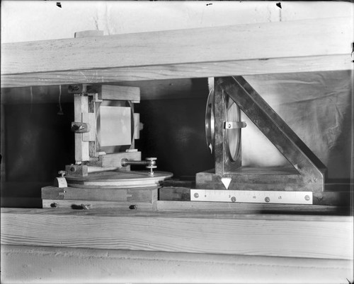 Lens and grating og Littrow spectrograph, in Mount Wilson Observatory's physical laboratory