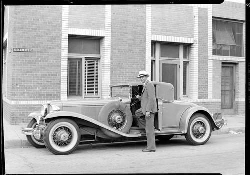 Cord automobile with Dayton tires. 1930