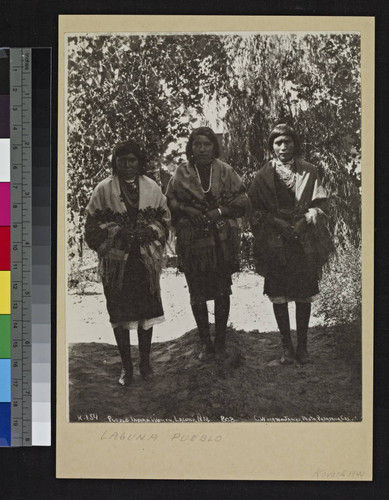 Pueblo Indian women, Laguna, N. M