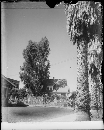 Residence at 816 Earlham Street, Pasadena