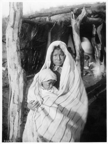 Arizona Yaqui Indians, mother and child