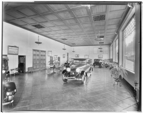 Lincoln Agency showroom, 350 West Colorado, Pasadena. 1927