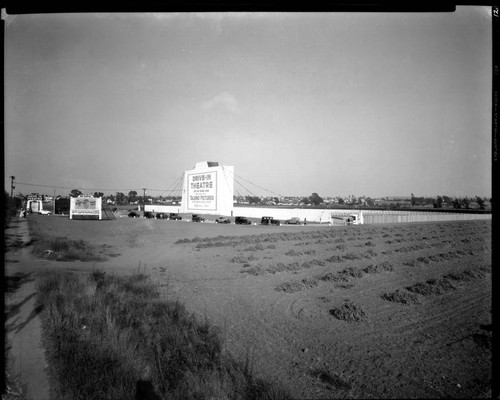 Los Angeles's first drive-in theater, 10860 West Pico, Los Angeles. 1934