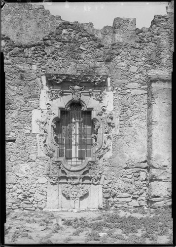 San José y San Miguel de Aguayo. Window