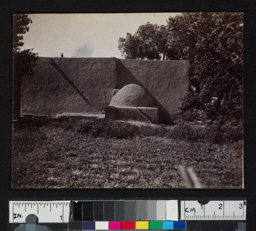 Pueblo architecture, with oven