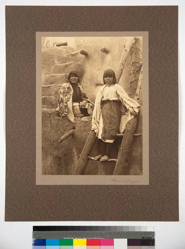 Acoma. Mother and daughter