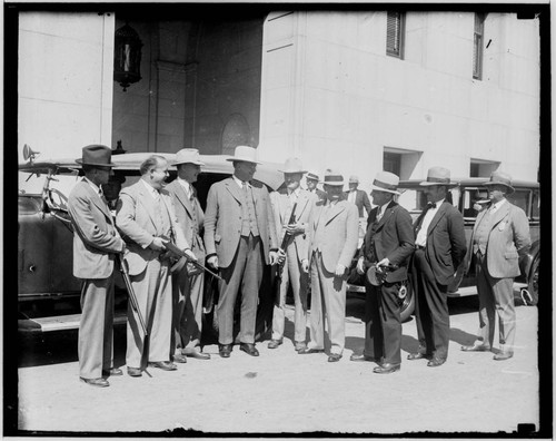 Sheriff Traeger and group of men with guns