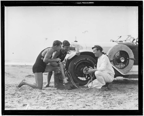 Jack Donovan showing a Lungmotor to lifeguards in Santa Monica, California