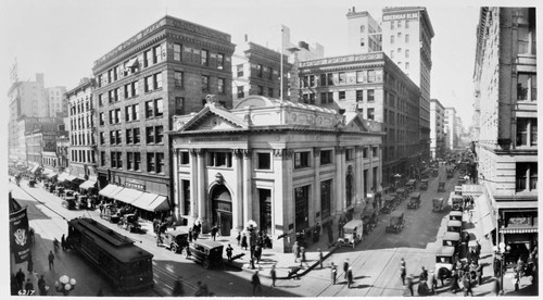 Main & Fourth Streets; Merchant's Nat'l. Bank, approximately 1915