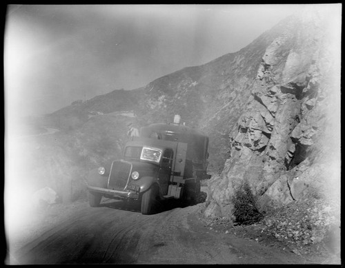 Transportation of an aluminizing tank by truck to Mount Wilson Observatory