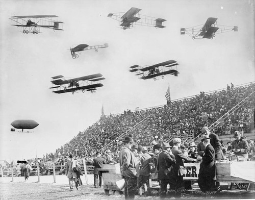 Aviation park and flyers, 1910