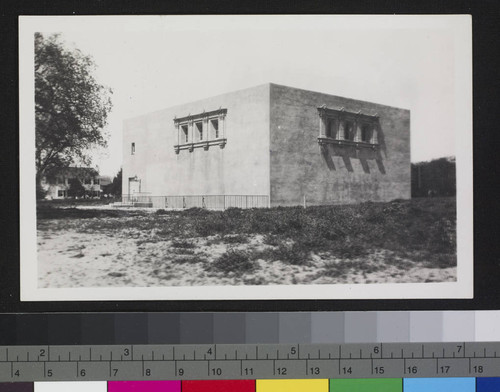 Cal Tech Auditorium, close-up