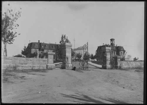 Main gate at the University of Nevada, Reno