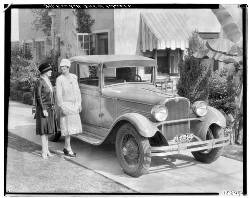 Dodge 6 Coupe with two women, 1927