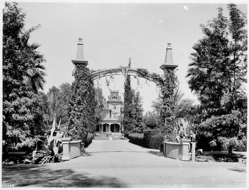 Riverside-Magnolia Ave. residence