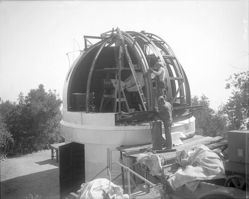 Construction of a new dome and shutter on the 10-inch telescope building, Mount Wilson Observatory