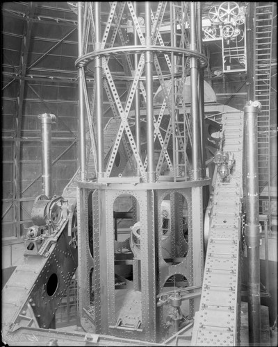 Central section of the 100-inch telescope tube and fork, showing declination motor assembly