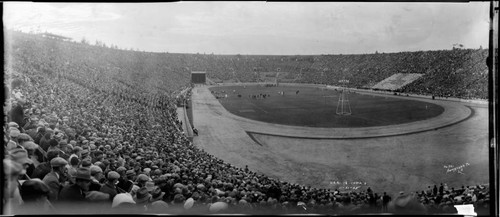 Football game, University of Iowa and University of Southern California, Los Angeles Coliseum, Los Angeles. November 21, 1925