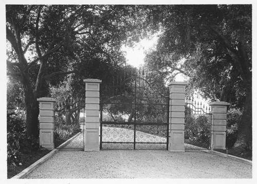 North gate to Huntington mausoleum, circa 1928